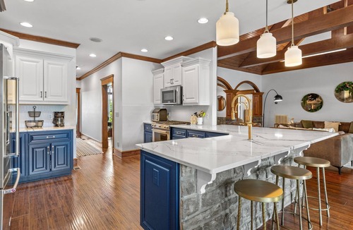 Mount Juliet House | !NEW! Pool, Pizza Oven, Movie Screen