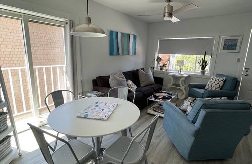Admiral Estates Condo | Newly renovated Beach Block Condo with Pool