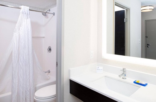 Dent Hotel | Newly Renovated & Modern Room with Quiet Atmosphere Perfect for Couples