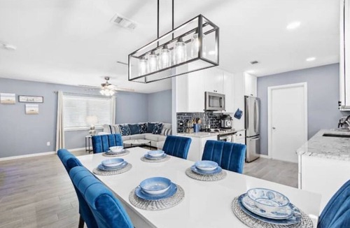 Melbourne House | NEWLY The Azure Paradise 3br POOL Home!