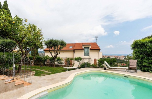 Borghetto Santo Spirito Villa | Nice apartment in villa for 5 people with A/C, WIFI, pool, terrace and pets allowed