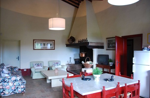 Castelfiorentino Villa | Nice apartment in villa for 6 people with pool, A/C, WIFI and panoramic view, close to San Gimig.