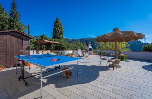 Giugnano Apartment | Nice apartment for 6 people with WIFI, TV, terrace, pets allowed and panoramic view