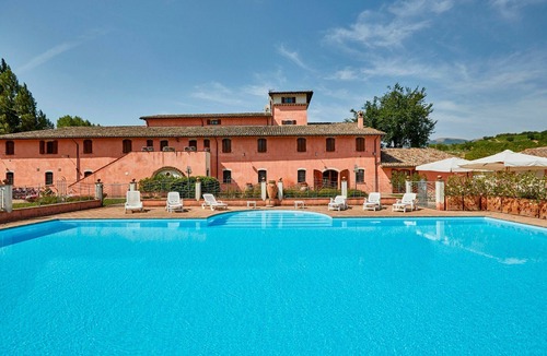 San Brizio Apartment | Nice apartment for 2 guests with WIFI, pool, TV and balcony, close to Spoleto