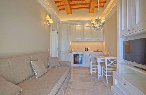Cerreto Guidi Apartment | Nice apartment for 3 people with WIFI, A/C, pool, TV and panoramic view