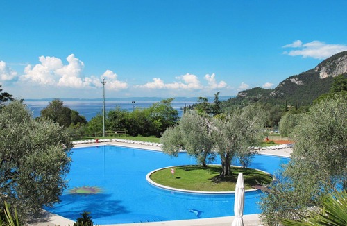 Corno Apartment | Nice apartment for 4 guests with WIFI, A/C, pool, TV and patio