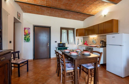 Calliano Apartment | Nice apartment for 6 people with WIFI, patio, pets allowed and panoramic view