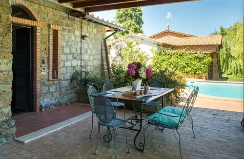 Montefiascone Villa | Nice apartment in villa for 8 people with WIFI, pool, TV, patio, pets allowed and panoramic view