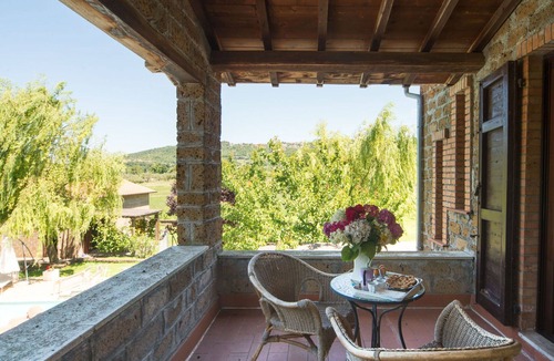 Montefiascone Villa | Nice apartment in villa for 8 people with WIFI, pool, TV, patio, pets allowed and panoramic view