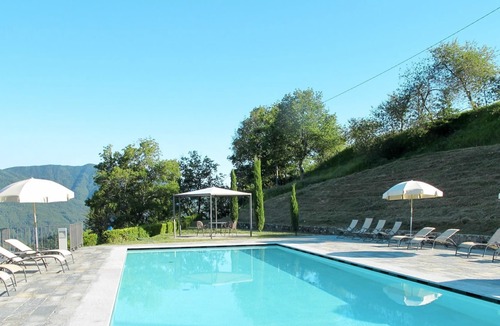 Molazzana Villa | Nice apartment in villa for 4 guests with pool, WIFI, TV, terrace, pets allowed and parking