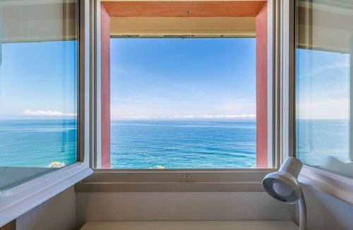 Rosignano Marittimo Apartment | Nice apartment for 7 people with pool, WIFI, TV and patio