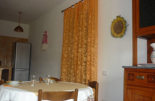Pula Apartment | Nice two-room apartment with large garden with green lawn and vegetation