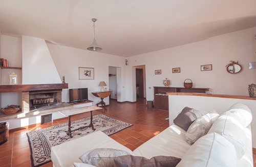Nerbisci Other | OAK FOREST FARMHOUSE - LAUREL APARTMENT