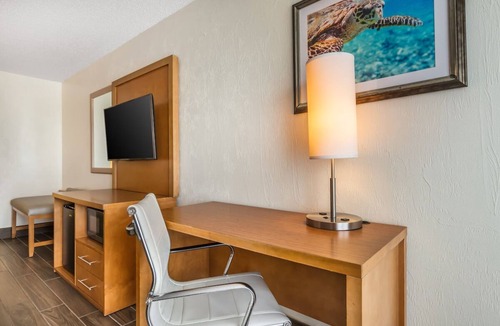 Seabreeze Park Hotel | Ocean View Comfort with Pool and Parking Near Daytona Bandshell | 3 Units
