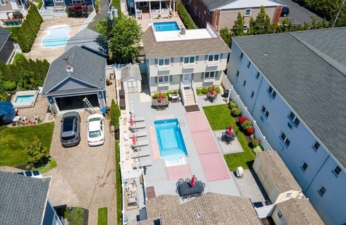 Wall House | Oceanblock Paradise beach house in Belmar - pool, AC, WiFi., steps to beach