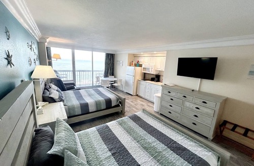 Ortona Park Apartment | Oceanfront Cozy condo w/private balcony, kitchen, pool, fitness center, beach