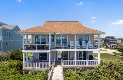 North Topsail Beach House | Oceanfront stunner with panoramic views perfect for large family gatherings