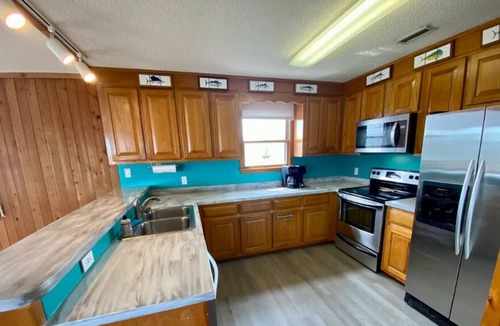 Hatteras Cottage | Oceanside EV Friendly Cottage 4 Lots to Beach