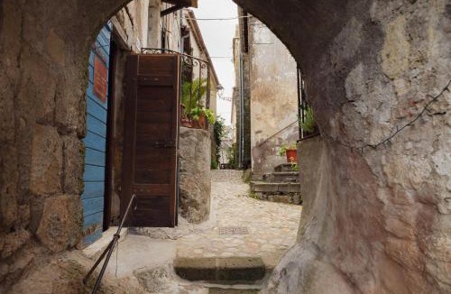 Calcata Historic Town Apartment | officina alchemica