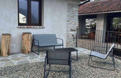 Merana Apartment | Old Barn in Cascina on the Langa Astigiana among the badlands with pets allowed