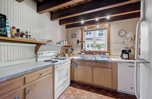 The Pines House | "OLD REHOBOTH CHARM" - 1ST OCEAN BLOCK! Dog Friendly! Mini-Weeks!-31 Park Ave