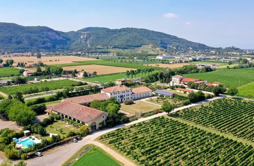 Longare Apartment | Oleandri apartment with one bedroom and one bathroom on the ground floor with wheelchair access (apartment 2)