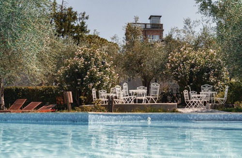 Santa Veneranda Apartment | On the ground floor of an old farmhouse, in the countryside with a swimming pool