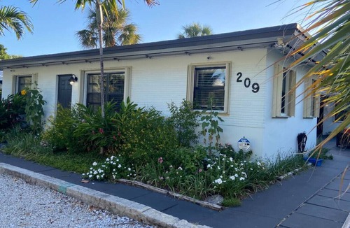 Pompano Beach Apartment | One bedroom private apt 2 blocks to beach