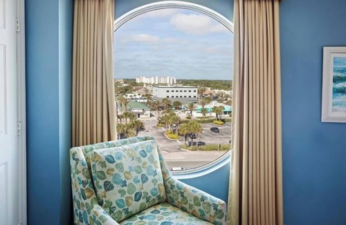 Ormond Beach Hotel | One King Room w/Amazing City View – Modern Design Meets Everyday Comfort
