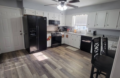 Murfreesboro House | One level home close to interstate and 25 minutes to Nashville.