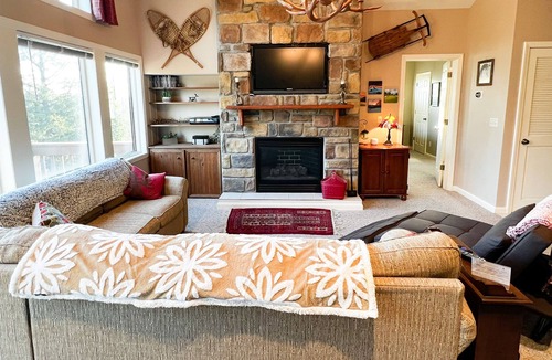 Clymer Condo | Only 3 BDRM in Northgate. Discounts on ski season weeknights!