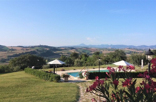Corinaldo Villa | Original country house in the green heart of the Marche with swimming pool and garden!