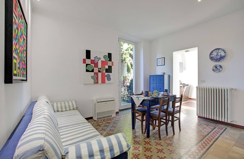 Lesa Apartment | Ortensia Apartment in Villa Jejia, Lesa, Italy