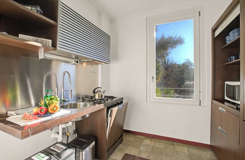 Lesa Apartment | Ortensia Apartment in Villa Jejia, Lesa, Italy