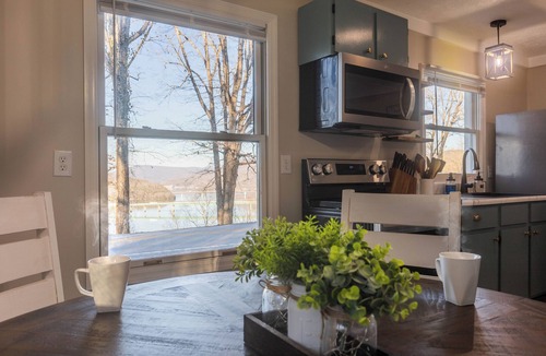 South Pittsburg House | Overlooks Nickajack Lake -Relaxing Getaway!