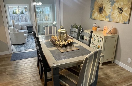 Forest Junction House | Packer Games, EAA, 2025 NFL Draft, Performing Arts - Cozy Complete Stay with Us!
