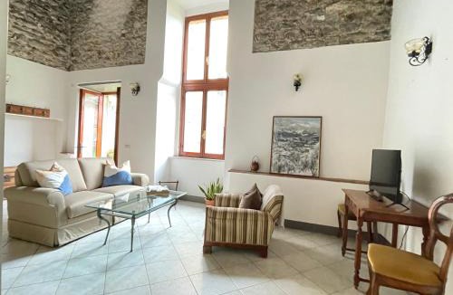 Mologno Apartment | Palazzo Due Sorelle - Giardino