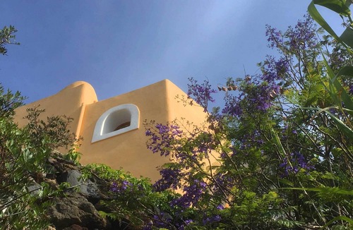 Stimpagnato House | Panorama house on a place of power: top of Filicudi