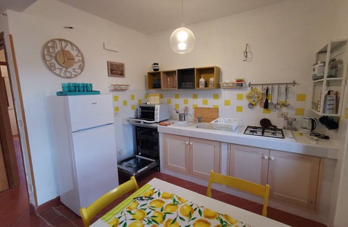 Perdifumo Apartment | Panoramic Apartment for 8 with Garden and Patio, Sea View