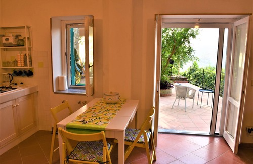 Perdifumo Apartment | Panoramic Apartment for 8 with Garden and Patio, Sea View