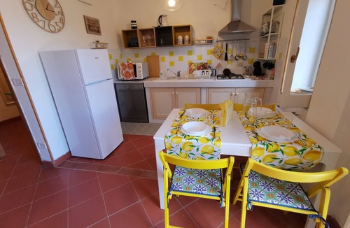 Perdifumo Apartment | Panoramic Apartment for 8 with Garden and Patio, Sea View