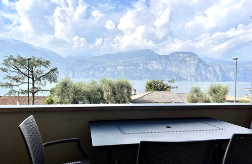 Brenzone sul Garda Apartment | PANORAMIC APARTMENT SITUATED IN THE TOWN CENTER WITH LAKE VIEW