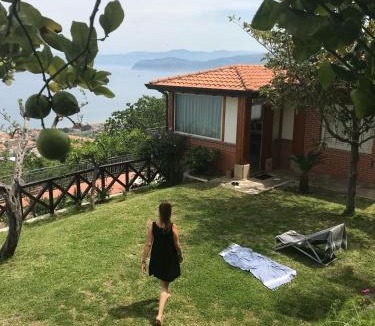 San Giorgio Ski Chalet | Panoramic Sea view Cosy sicilian house with garden