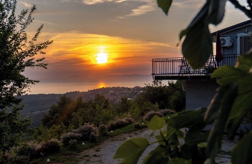 Ogliastro Cilento Villa | Panoramic villa surrounded by greenery, 4 rooms: private bathroom, air conditioning and TV.
