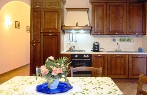 Chiusdino Villa | panoramica casa con piscina privata