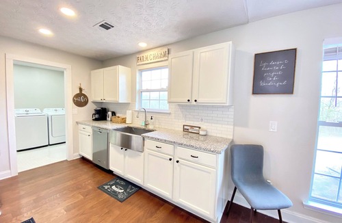 Braselton House | Peaceful 3BR/2BA Retreat in Braselton - Modern Farmhouse Vibes