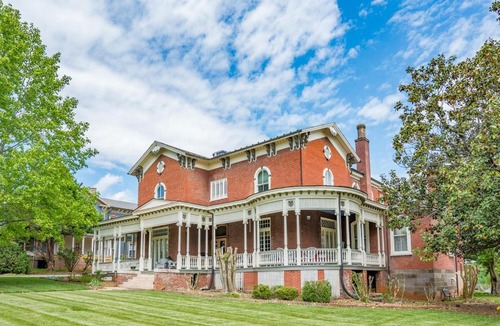 Daniels Hill Apartment | Peaceful Easy Feelings - King Sized Bed - Sleeps 2
