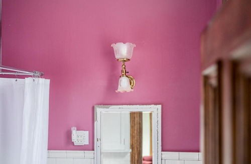 Daniels Hill Apartment | Peaceful Easy Feelings - King Sized Bed - Sleeps 2