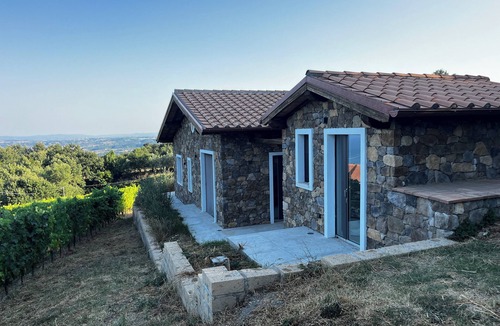 Gradoli Apartment | Peaceful getaway in the Italian countryside, surrounded by vineyards