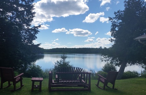 Mercer Cabin | Peaceful Privacy Lakeside, Private Dock, Great Sunsets, Free WiFi & Cable-Mercer